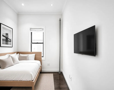 1377 Lexington Avenue - Photo Thumbnail 4