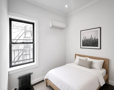 1377 Lexington Avenue - Photo Thumbnail 3
