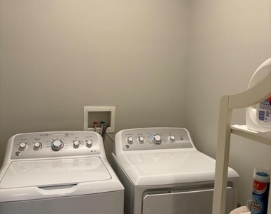 227 Lenox Ave - Photo Thumbnail 18