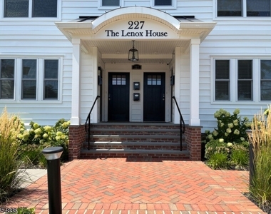 227 Lenox Ave - Photo Thumbnail 5