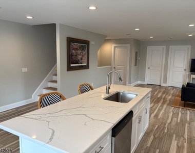 227 Lenox Ave - Photo Thumbnail 7