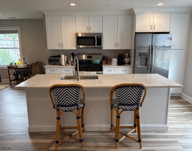 227 Lenox Ave - Photo Thumbnail 9