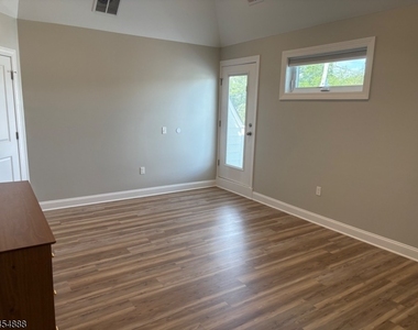 227 Lenox Ave - Photo Thumbnail 12