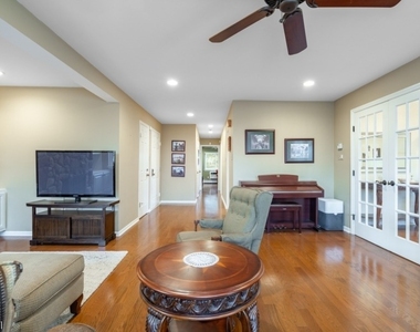 21 Foxwood Dr - Photo Thumbnail 7