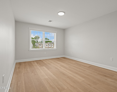 215 Brighton Avenue - Photo Thumbnail 8