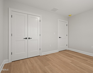 215 Brighton Avenue - Photo Thumbnail 32