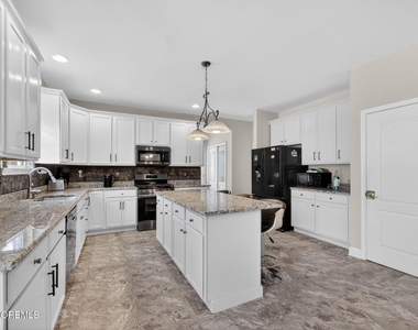 153 Sandra Way - Photo Thumbnail 8