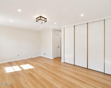 99 Oak Lane - Photo Thumbnail 11