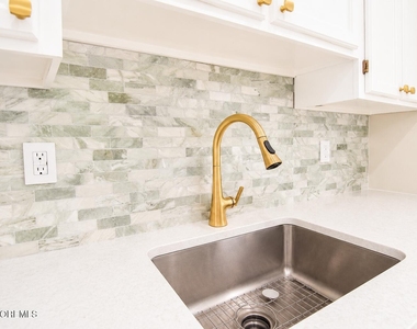 99 Oak Lane - Photo Thumbnail 6