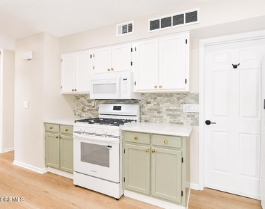 99 Oak Lane - Photo Thumbnail 29