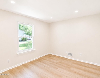 99 Oak Lane - Photo Thumbnail 13