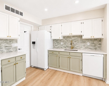 99 Oak Lane - Photo Thumbnail 21