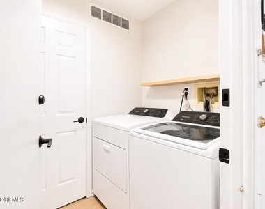 99 Oak Lane - Photo Thumbnail 32