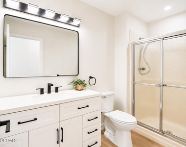 99 Oak Lane - Photo Thumbnail 14