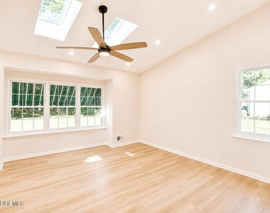 99 Oak Lane - Photo Thumbnail 8