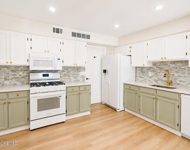 99 Oak Lane - Photo Thumbnail 5