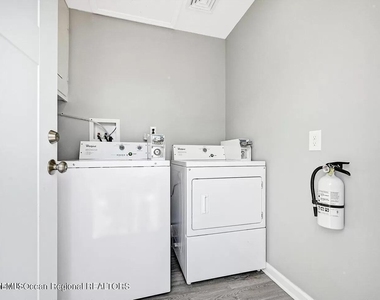 240 Sherman Avenue - Photo Thumbnail 5