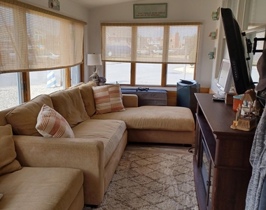 2100 S Bayview Avenue - Photo Thumbnail 7