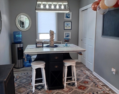 2100 S Bayview Avenue - Photo Thumbnail 4