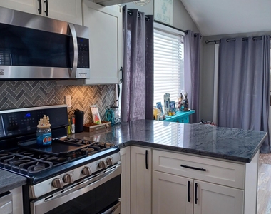 2100 S Bayview Avenue - Photo Thumbnail 3