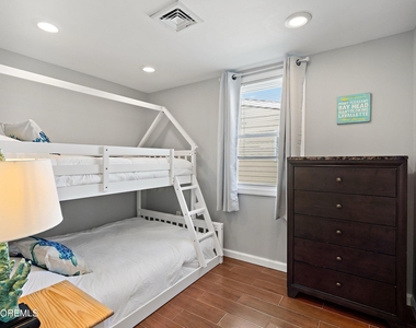 212 Randall Avenue - Photo Thumbnail 4