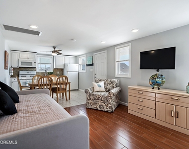 212 Randall Avenue - Photo Thumbnail 11