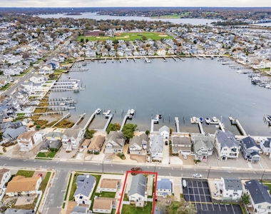 212 Randall Avenue - Photo Thumbnail 17