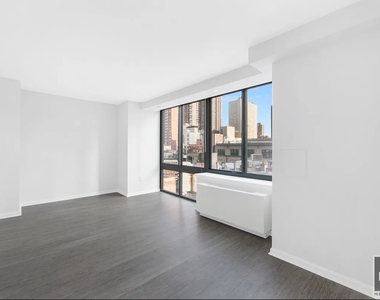 East 92nd Street - Photo Thumbnail 1