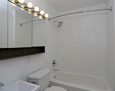 West 53 Street - Photo Thumbnail 3