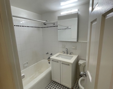East 55 Street - Photo Thumbnail 2