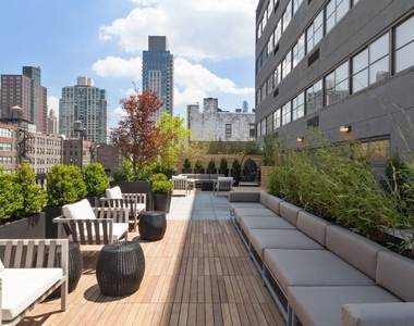 West 24th Street - Photo Thumbnail 3