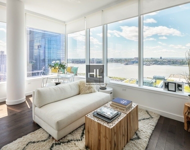 West 36 Street - Photo Thumbnail 4