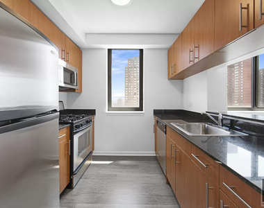 East 92nd Street - Photo Thumbnail 2