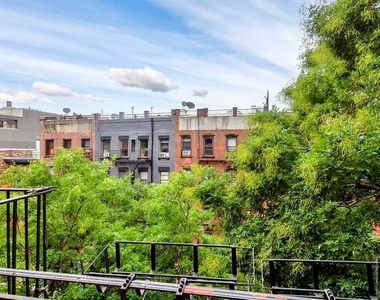 East 5 Street - Photo Thumbnail 3