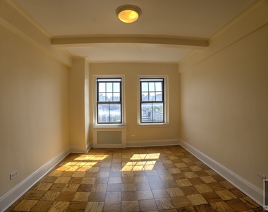 Christopher Street - Photo Thumbnail 1