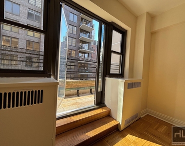 East 56 Street - Photo Thumbnail 1