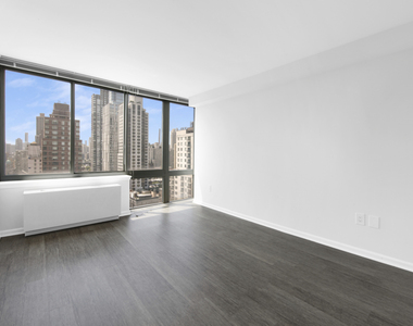 East 92nd Street - Photo Thumbnail 1