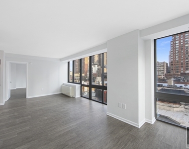 East 92nd Street - Photo Thumbnail 2