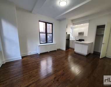 East 46 Street - Photo Thumbnail 1