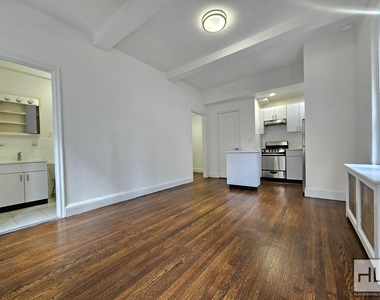 East 46 Street - Photo Thumbnail 1