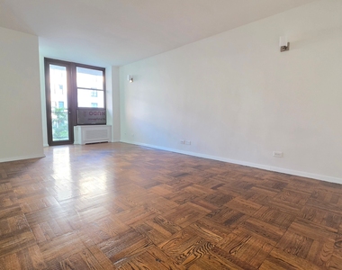East 35 Street - Photo Thumbnail 3
