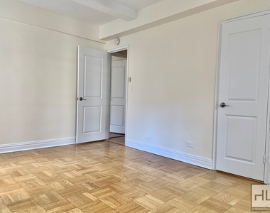 East 56 Street - Photo Thumbnail 2
