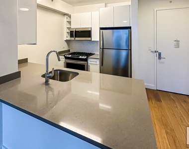 West 57th Street - Photo Thumbnail 4