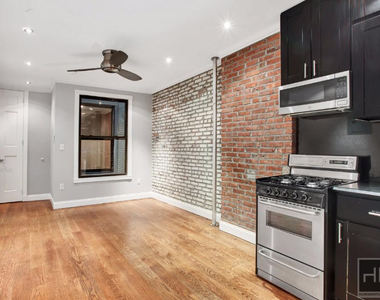 West 52 Street - Photo Thumbnail 3
