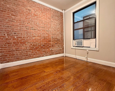 West 52 Street - Photo Thumbnail 2