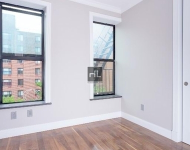 East 23 Street - Photo Thumbnail 3