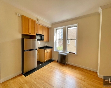 West 13 Street - Photo Thumbnail 1
