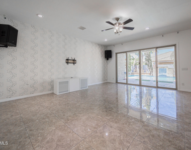 224 E Mead Drive - Photo Thumbnail 3