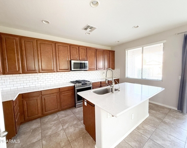 27507 N 54th Lane - Photo Thumbnail 5