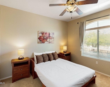 7050 E Sunrise Drive - Photo Thumbnail 11